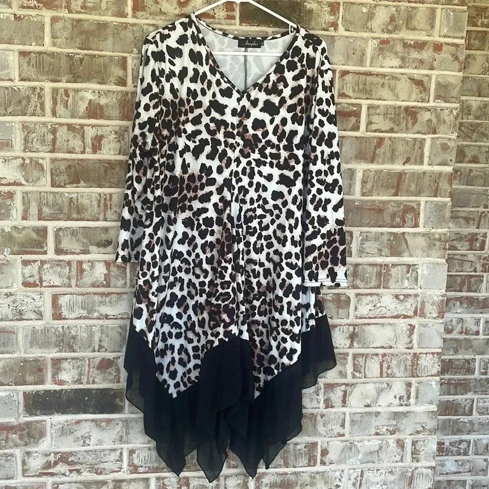 Amzplus‎ Animal print Angled Hem V-neck Tunic Top
